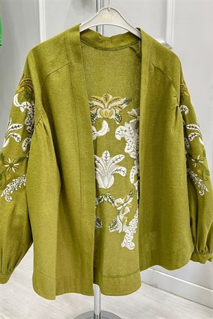 Nakışlı Kimono-YAĞ YEŞİLİ, Fiyatları Kruvaze Yaka Pantolonlu Takım-SİYAH – Haza Moda | Tesettür Giyim 